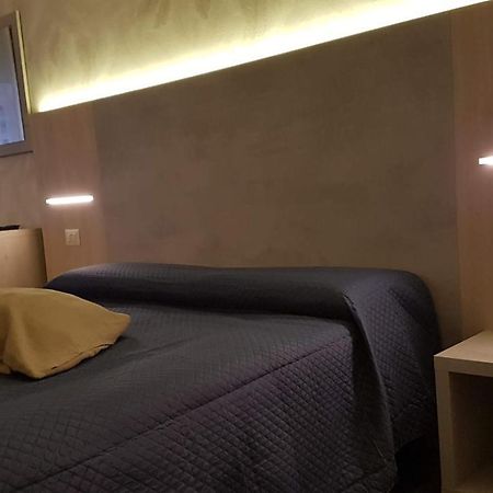 Domus Roma Ξενοδοχείο Εξωτερικό φωτογραφία