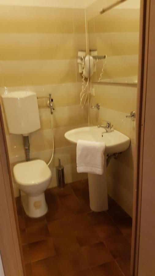 Domus Roma Ξενοδοχείο Εξωτερικό φωτογραφία